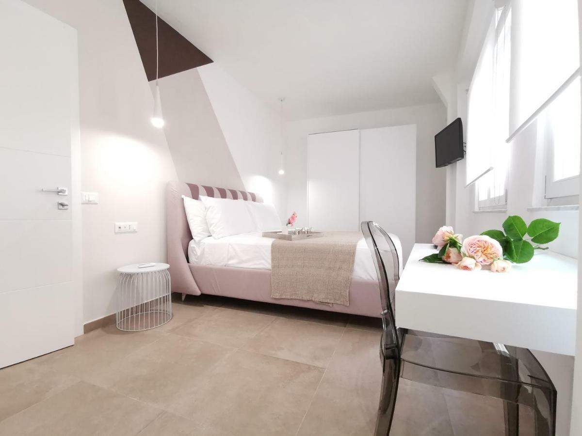 Suitesgaribaldi Cagliari Eksteriør billede
